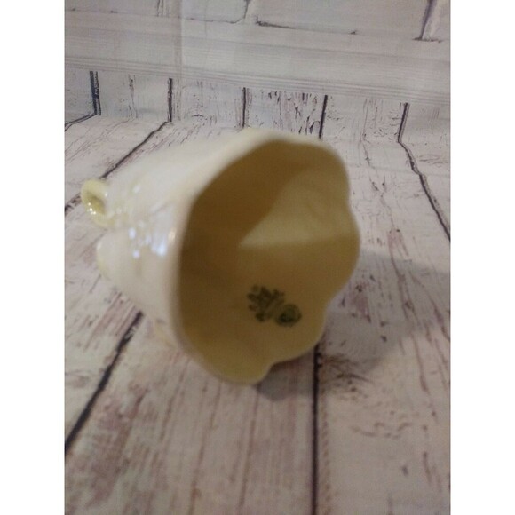 VINTAGE IRELAND BELLEEK PORCELAIN SHELL PATTERN TEA BELL - Picture 7 of 8